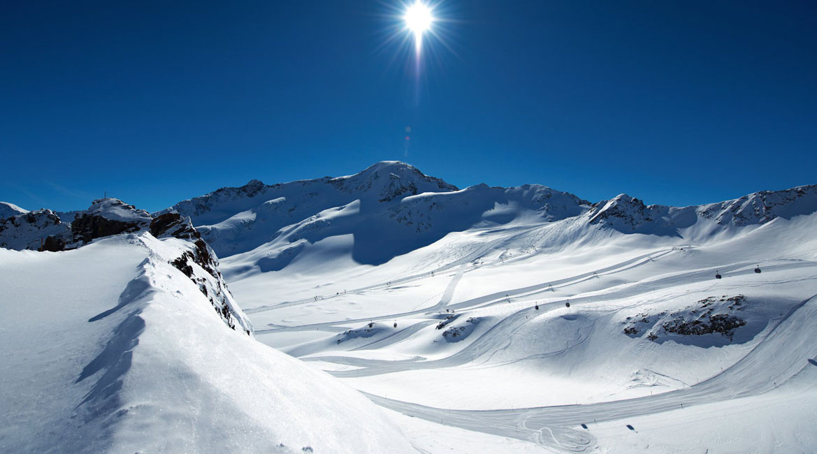  Skiing and snowboarding in the Kaunertal